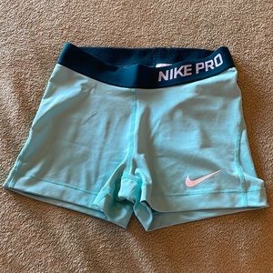 Nike pro women’s shorts size small in light turquoise
